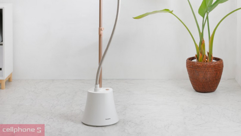 Bàn ủi hơi nước đứng Panasonic NI GSG060WRA 2000W đi kèm găng tay bảo vệ