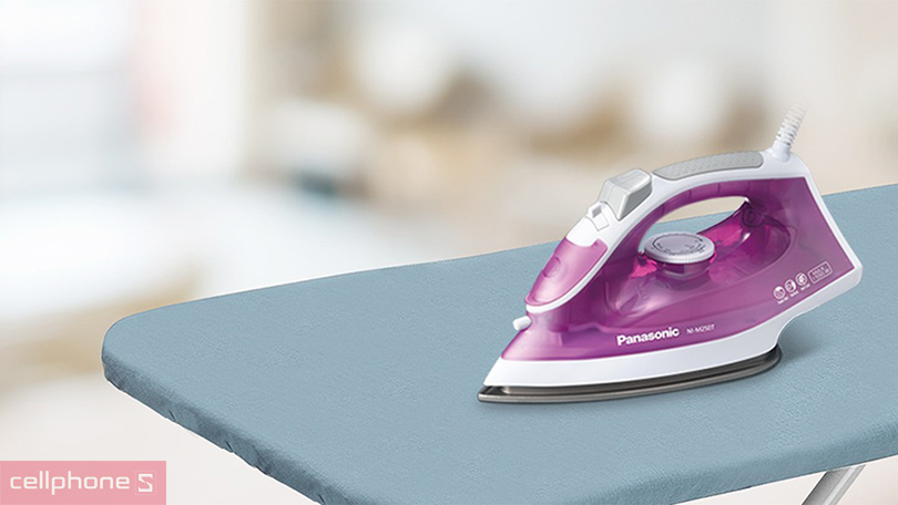 Thiết kế bàn ủi Panasonic NI-M250TPRA 1550W