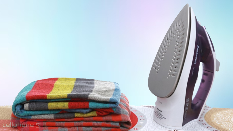 Chất liệu mặt đế bàn ủi hơi nước Panasonic NI-M300TVRA 1800W