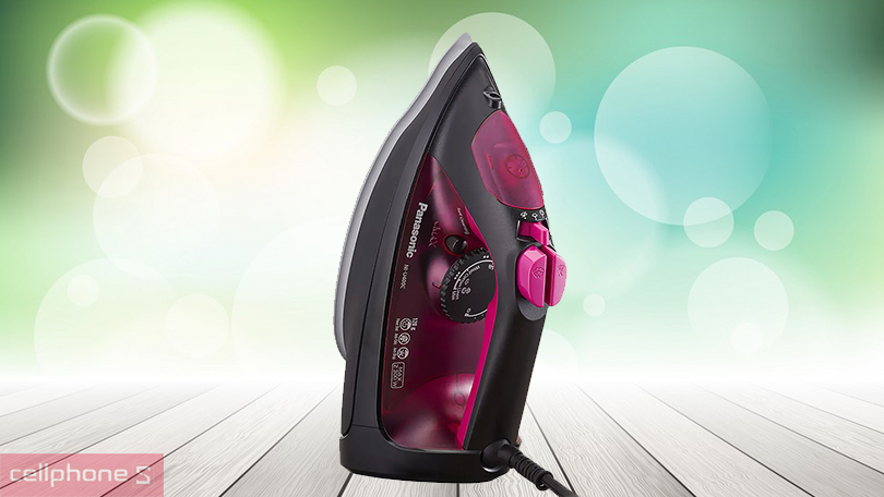 Bàn ủi hơi nước Panasonic NI-U400CPRA 2300W - Lực phun mạnh mẽ, làm phẳng nhanh