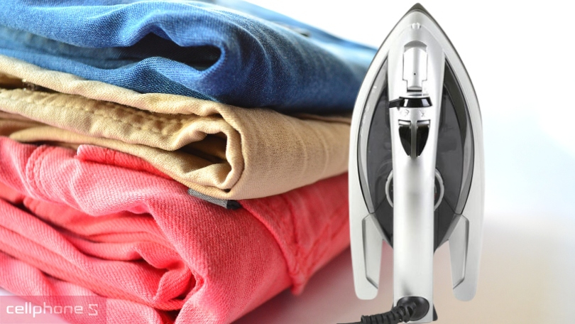 Bàn ủi hơi nước Panasonic NI-W650CSLRA 2200W - Ủi đa chiều, làm phẳng hoàn hảo