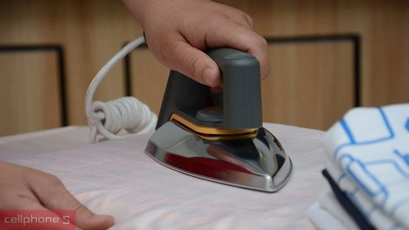 Mẫu mã đa dạng, phù hợp với hầu hết yêu cầu là quần áo của người dùng