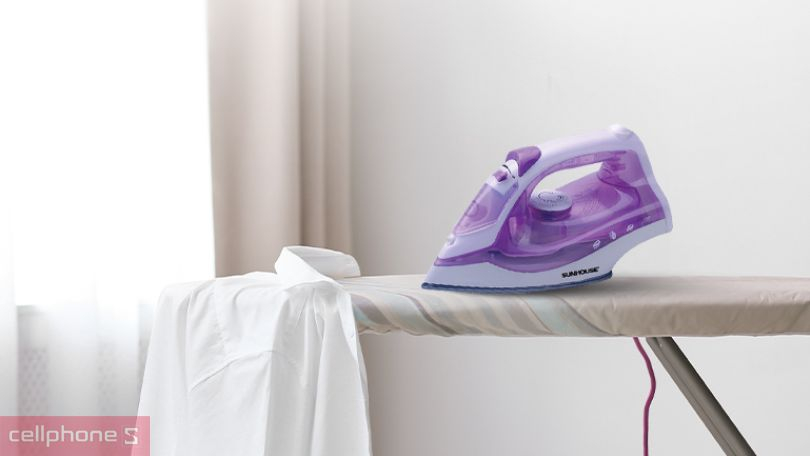 Công suất bàn ủi hơi nước Sunhouse SHD2063P