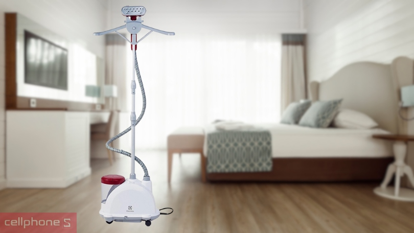 Bàn ủi hơi nước đứng thương hiệu Electrolux