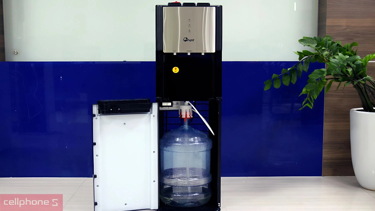 Thiết kế bình đặt âm của Cây nước nóng lạnh bình âm FujiE WD5500C