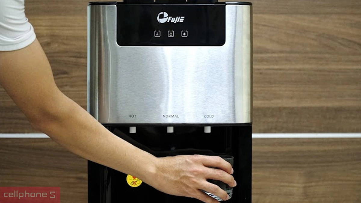 Khả năng làm nóng và làm lạnh của Cây nước nóng lạnh bình âm FujiE WD7500C