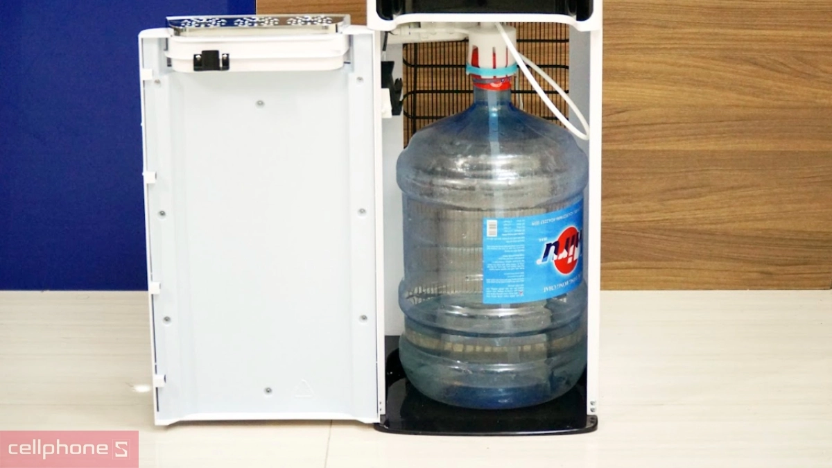 Thiết kế bình âm của Cây nước nóng lạnh bình âm FujiE WD8500C