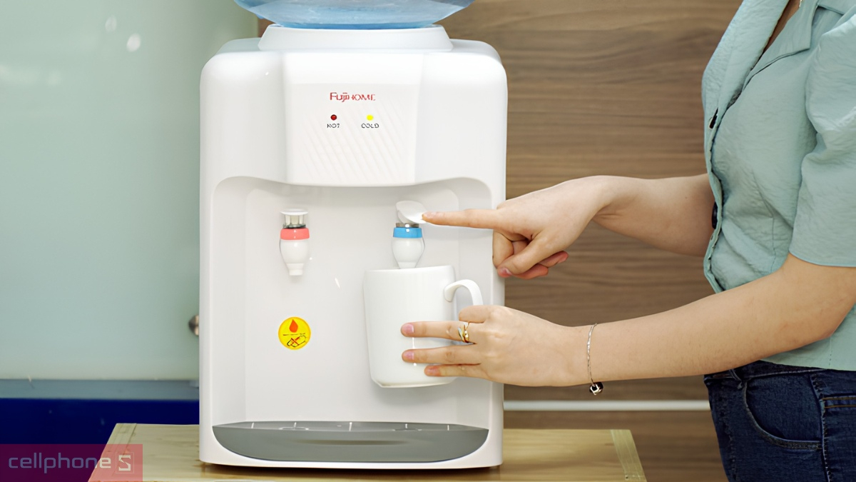 Vật liệu nhựa cao cấp của Cây nước nóng lạnh để bàn Mini Fujihome WD5510E