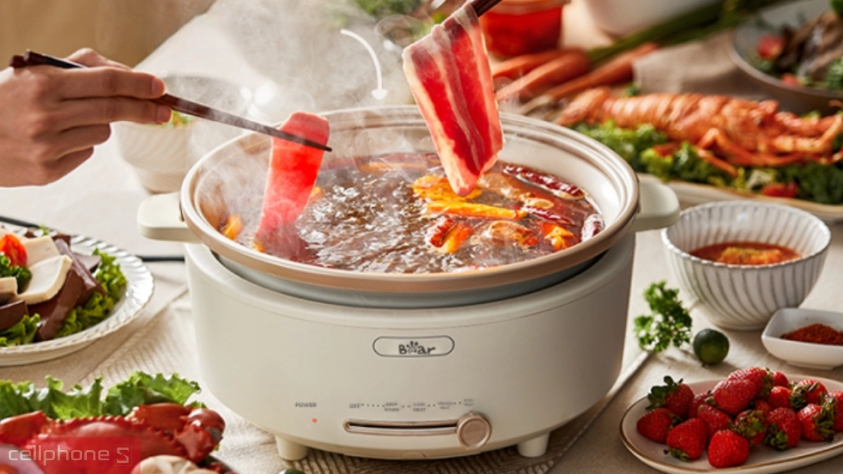 Lòng chảo sâu đa năng của nồi lẩu Bear SB-NL05F