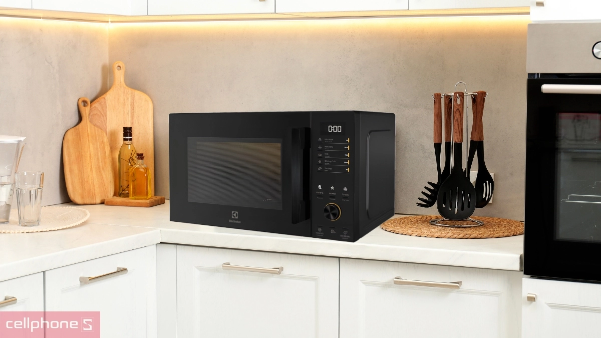 Công suất vi sóng 800W của Lò vi sóng điện tử Electrolux 23L EMM23D22B