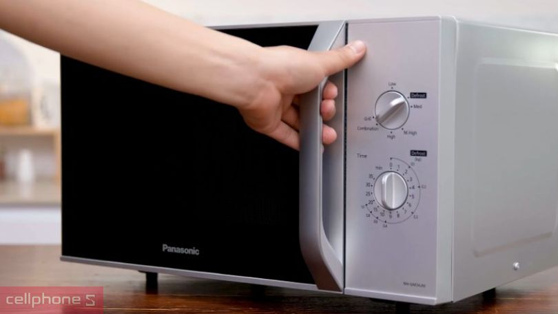 Lò vi sóng Panasonic NN-GM34JMYUE hiện đại thông minh, phù hợp với mọi nhà
