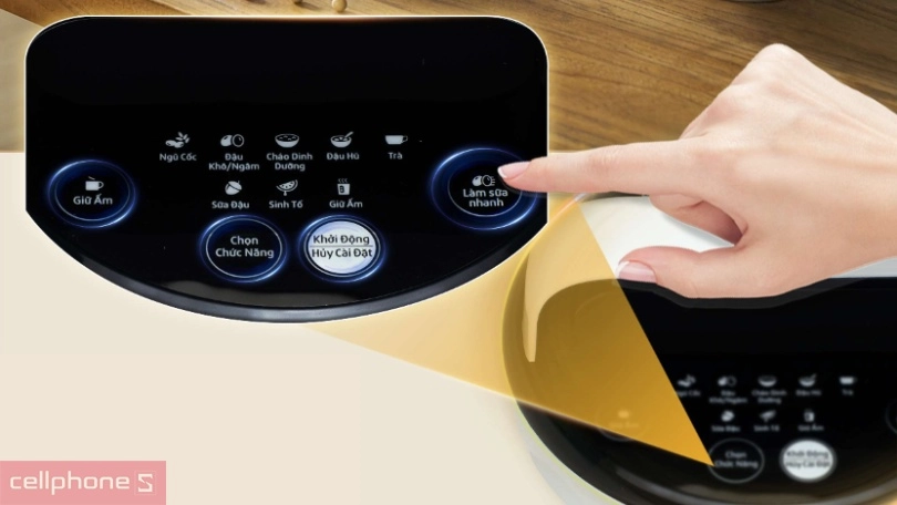 Bảng điều khiển bằng tiếng Việt cùng menu đa dạng