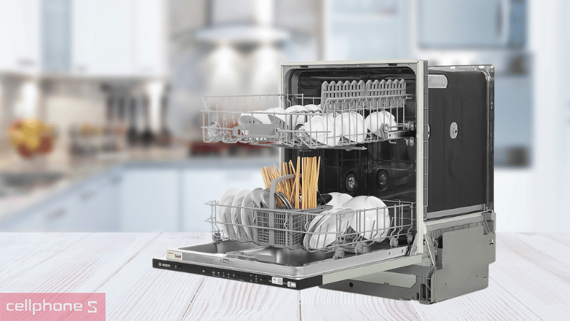 Bảng điều khiển trực quan và đa dạng tiện ích đi kèm