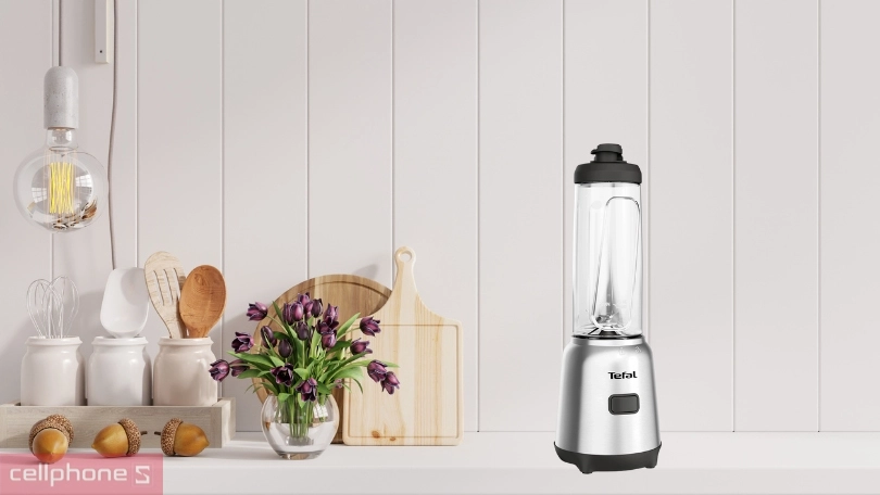 Sinh tố nhuyễn mịn nhờ công suất xay 300 Watt