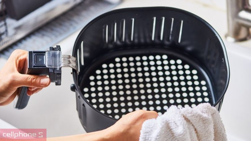 Các bước vệ sinh nồi chiên không dầu Bluestone 3.2 lít AFB-5869