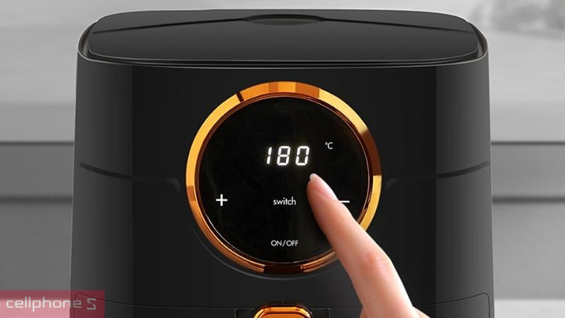 Điều khiển trên nồi chiên không dầu Gaabor 4.5L GA-E45A01