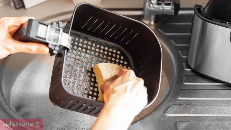 Cách vệ sinh nồi chiên Rapido ra sao?