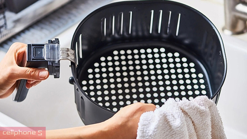 Cách vệ sinh nồi chiên Rapido ra sao?