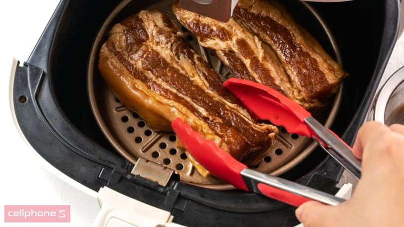 Nồi chiên không dầu giúp thức ăn chín đều các mặt nhanh chóng