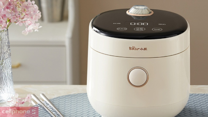 Công suất và tính năng đặc biệt có trên nồi cơm điện mini Bear 1.6L DFB-C16K1