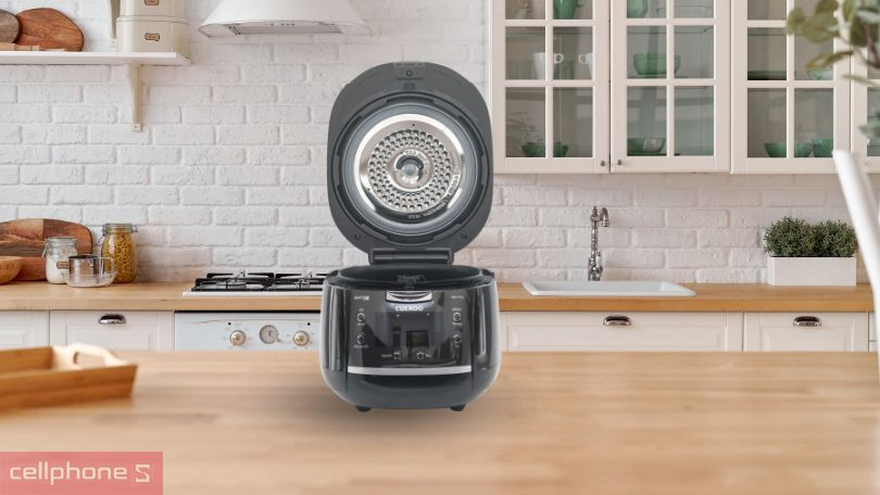 <p style="text-align: justify;">Nồi cơm điện Cao tần &aacute;p suất Cuckoo CRP-FHR107FD 1.8L sở hữu dung t&iacute;ch 1.8L, ph&ugrave; hợp cho gia đ&igrave;nh 4-6 người, c&ocirc;ng suất 1405W đảm bảo cơm ch&iacute;n nhanh. Nồi được t&iacute;ch hợp c&ocirc;ng nghệ &aacute;p suất v&agrave; cao tần (IH), gi&uacute;p giữ nguy&ecirc;n hương vị v&agrave; chất dinh dưỡng. Với 22 chế độ nấu đa dạng, thiết bị c&ograve;n c&oacute; chức năng hẹn giờ th&ocirc;ng minh cũng như khả năng kết nối qua ứng dụng điện thoại.</p> <h2 style="text-align: justify;"><strong> V&igrave; sao n&ecirc;n chọn lựa nồi cơm điện Cao tần &aacute;p suất Cuckoo CRP-FHR107FD 1.8L? </strong></h2> <p>Nồi cơm điện cao tần &aacute;p suất Cuckoo CRP-FHR107FD 1.8L l&agrave; một sản phẩm cao cấp, đ&aacute;ng tin cậy v&agrave; rất được ưa chuộng tr&ecirc;n thị trường. Dưới đ&acirc;y l&agrave; l&yacute; do m&agrave; c&aacute;c gia đ&igrave;nh kh&ocirc;ng thể bỏ qua m&oacute;n đồ nh&agrave; bếp cực kỳ hữu &iacute;ch n&agrave;y.</p> <p><img alt="V&igrave; sao n&ecirc;n chọn lựa nồi cơm điện Cao tần &aacute;p suất Cuckoo CRP-FHR107FD 1.8L?" src="https://cdn2.cellphones.com.vn/x/media/wysiwyg/Do-gia-dung/Noi-com-dien/Cuckoo/noi-com-dien-cao-tan-ap-suat-cuckoo-crp-fhr107fd-1-8l-1.jpg" /></p> <p>- C&ocirc;ng nghệ cao tần: C&ocirc;ng nghệ cao tần gi&uacute;p nấu cơm đồng đều, nhanh ch&oacute;ng đảm bảo được dinh dưỡng cũng như độ ngọt của gạo.</p> <p>- Chức năng &aacute;p suất: Nồi c&oacute; khả năng nấu &aacute;p suất, gi&uacute;p cơm ch&iacute;n nhanh v&agrave; giữ được độ mềm mịn, kh&ocirc;ng bị kh&ocirc; hay nh&atilde;o.</p> <p>- Nhiều chế độ nấu: Cuckoo CRP-FHR107FD c&oacute; nhiều chế độ nấu kh&aacute;c nhau, bao gồm nấu cơm trắng, cơm lứt, ch&aacute;o, soup, v&agrave; nhiều m&oacute;n kh&aacute;c, ph&ugrave; hợp với nhu cầu đa dạng của gia đ&igrave;nh.</p> <p>- Dung t&iacute;ch lớn: Nồi với dung t&iacute;ch 1.8l rất ph&ugrave; hợp để nấu lượng cơm đủ ăn cho gia đ&igrave;nh từ 4-6 người.</p> <h2 style="text-align: justify;"><strong> Nồi cơm điện Cao tần &aacute;p suất Cuckoo CRP-FHR107FD 1.8L dung t&iacute;ch lớn, th&ocirc;ng minh</strong></h2> <p style="text-align: justify;">Nồi cơm điện Cao tần &aacute;p suất Cuckoo CRP-FHR107FD 1.8L được thiết kế đẹp mắt, bền bỉ với nhiều t&iacute;nh năng th&ocirc;ng minh gi&uacute;p người d&ugrave;ng dễ d&agrave;ng nấu ăn ngon miệng v&agrave; nhanh ch&oacute;ng. Với dung t&iacute;ch 1.8L v&agrave; c&ocirc;ng nghệ nấu cao tần, &aacute;p suất hiện đại, nồi đảm bảo cơm ch&iacute;n đều, thơm ngon, giữ trọn dinh dưỡng. Đặc biệt, sản phẩm t&iacute;ch hợp nhiều chế độ nấu đa dạng v&agrave; khả năng kết nối app tiện lợi, đem lại trải nghiệm sử dụng tối ưu cho mọi nh&agrave;.</p> <h3 style="text-align: justify;"><strong> Thiết kế bền bỉ đẹp mắt, chất liệu an to&agrave;n đẹp m&atilde;i với thời gian </strong></h3> <p style="text-align: justify;">Nồi cơm điện Cuckoo CRP-FHR107FD sang trọng với thiết kế lớp vỏ ngo&agrave;i bằng chất liệu th&eacute;p kh&ocirc;ng gỉ ấn tượng kết hợp nhựa cao cấp, gi&uacute;p chống trầy xước cũng như gia tăng độ bền một c&aacute;ch hiệu quả. Lớp vỏ b&ecirc;n ngo&agrave;i chống b&aacute;m bụi v&agrave; dễ d&agrave;ng lau ch&ugrave;i, gi&uacute;p nồi lu&ocirc;n sạch sẽ sau mỗi lần sử dụng. Với thiết kế tối ưu, gọn nhẹ, việc di chuyển v&agrave; sắp xếp trong gian bếp được trở n&ecirc;n dễ d&agrave;ng hơn.</p> <p style="text-align: justify;"><img alt="Nồi cơm điện Cao tần &aacute;p suất Cuckoo CRP-FHR107FD 1.8L dung t&iacute;ch lớn, th&ocirc;ng minh" src="https://cdn2.cellphones.com.vn/x/media/wysiwyg/Do-gia-dung/Noi-com-dien/Cuckoo/noi-com-dien-cao-tan-ap-suat-cuckoo-crp-fhr107fd-1-8l-2.jpg" /></p> <h3 style="text-align: justify;"><strong> Dung t&iacute;ch 1.8 l&iacute;t, c&ocirc;ng suất 1405W v&agrave; 22 chế độ nấu </strong></h3> <p style="text-align: justify;">Dung t&iacute;ch của nồi l&agrave; 1.8L, thoải m&aacute;i để sử dụng cho c&aacute;c gia đ&igrave;nh c&oacute; 4-6 th&agrave;nh vi&ecirc;n. Đ&acirc;y l&agrave; mức dung t&iacute;ch l&yacute; tưởng để nấu cơm, ch&aacute;o hoặc c&aacute;c m&oacute;n ăn kh&aacute;c m&agrave; vẫn đảm bảo lượng thức ăn đủ cho cả gia đ&igrave;nh.</p> <p style="text-align: justify;"><img alt="Nồi cơm điện Cao tần &aacute;p suất Cuckoo CRP-FHR107FD 1.8L dung t&iacute;ch lớn, th&ocirc;ng minh" src="https://cdn2.cellphones.com.vn/x/media/wysiwyg/Do-gia-dung/Noi-com-dien/Cuckoo/noi-com-dien-cao-tan-ap-suat-cuckoo-crp-fhr107fd-1-8l-3.jpg" /></p> <p style="text-align: justify;">Với c&ocirc;ng suất l&ecirc;n đến 1405W, nồi cơm điện Cuckoo CRP-FHR107FD gi&uacute;p nấu ch&iacute;n cơm nhanh ch&oacute;ng v&agrave; đều, tiết kiệm thời gian đ&aacute;ng kể. Nồi được trang bị 22 chế độ nấu đa dạng như nấu cơm, hấp, hầm xương, nấu ch&aacute;o v&agrave; thậm ch&iacute; l&agrave; l&agrave;m b&aacute;nh v&ocirc; c&ugrave;ng tiện &iacute;ch. Đặc biệt, c&ocirc;ng nghệ nấu cao tần (IH) kết hợp với &aacute;p suất gi&uacute;p cơm giữ trọn dinh dưỡng, hạt cơm ch&iacute;n dẻo, thơm ngon v&agrave; kh&ocirc;ng bị kh&ocirc;.</p> <h3 style="text-align: justify;"><strong> C&ocirc;ng nghệ cao tần, app tiện &iacute;ch n&acirc;ng tầm trải nghiệm </strong></h3> <p style="text-align: justify;">Nồi cơm điện Cuckoo CRP-FHR107FD được t&iacute;ch hợp c&ocirc;ng nghệ nấu cao tần (Induction Heating &ndash; IH), kết hợp với &aacute;p suất gi&uacute;p qu&aacute; tr&igrave;nh nấu trở n&ecirc;n hiệu quả hơn, giữ nguy&ecirc;n hương vị v&agrave; dinh dưỡng của thức ăn. Sản phẩm c&ograve;n c&oacute; chức năng hẹn giờ nấu tự động, cho ph&eacute;p người d&ugrave;ng đặt trước thời gian nấu, cực kỳ tiện lợi cho những ai bận rộn v&agrave; muốn chuẩn bị bữa ăn trước.</p> <p style="text-align: justify;"></p> <p style="text-align: justify;">Một trong những t&iacute;nh năng hiện đại của nồi cơm điện Cuckoo CRP-FHR107FD l&agrave; khả năng kết nối với ứng dụng điện thoại th&ocirc;ng minh. Qua app, người d&ugrave;ng c&oacute; thể điều khiển từ xa, lựa chọn chế độ nấu v&agrave; hẹn giờ một c&aacute;ch dễ d&agrave;ng.</p> <h2><strong>hướng dẫn c&aacute;ch sử dụng n</strong><strong>ồi cơm điện Cao tần &aacute;p suất Cuckoo CRP-FHR107FD 1.8L&nbsp;</strong></h2> <p style="text-align: justify;">Để sử dụng nồi cơm điện cao tần &aacute;p suất Cuckoo CRP-FHR107FD hiệu quả v&agrave; bền l&acirc;u, bạn cần thao t&aacute;c theo hướng dẫn dưới đ&acirc;y.</p> <p style="text-align: justify;"><em> noi-com-dien-cao-tan-ap-suat-cuckoo-crp-fhr107fd-1-8l-5 </em></p> <p><span style="text-align: justify;">- Rửa sạch v&agrave; cho gạo v&agrave;o nồi: Trước khi nấu, rửa sạch l&ograve;ng nồi v&agrave; gạo sau đ&oacute; đổ nước.</span><br /><span style="text-align: justify;"></span></p> <p><span style="text-align: justify;">- Chọn chế độ nấu: Sau khi cho gạo v&agrave;o, tuỳ thuộc v&agrave;o từng loại m&oacute;n m&agrave; bạn chọn chế độ mong muốn.</span><br /><span style="text-align: justify;"></span></p> <p><span style="text-align: justify;">- Bật chế độ hẹn giờ (nếu cần): Nếu muốn, bạn c&oacute; thể sử dụng chức năng hẹn giờ để nồi tự động nấu cơm v&agrave;o thời điểm mong muốn.</span></p> <h2 style="text-align: justify;"><strong> Sở hữu ngay nồi cơm điện Cao tần &aacute;p suất Cuckoo CRP-FHR107FD 1.8L tại CellphoneS </strong></h2> <p style="text-align: justify;">Nồi cơm điện Cao tần &aacute;p suất Cuckoo CRP-FHR107FD 1.8L l&agrave; sản phẩm cao cấp đ&aacute;ng để đầu tư cho mọi gia đ&igrave;nh. Để mua nồi cơm điện ch&iacute;nh h&atilde;ng với gi&aacute; tốt nhất, h&atilde;y đến ngay CellphoneS. Tại đ&acirc;y, bạn sẽ được đảm bảo về chất lượng sản phẩm, bảo h&agrave;nh ch&iacute;nh h&atilde;ng v&agrave; những chương tr&igrave;nh khuyến m&atilde;i hấp dẫn. Nhanh tay đặt mua ngay h&ocirc;m nay để trải nghiệm c&ocirc;ng nghệ nấu ăn hiện đại từ Cuckoo!</p>