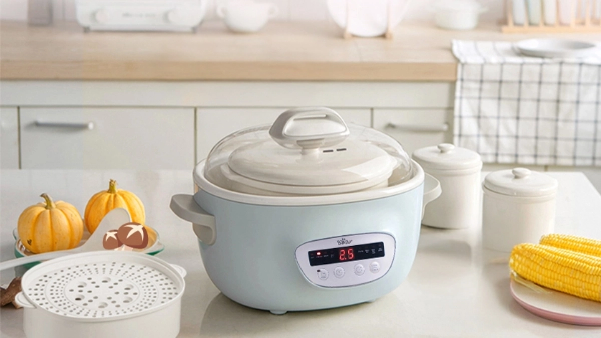 Nồi nấu chậm Bear SUBE003 2.5L vận hành với công suất 380W