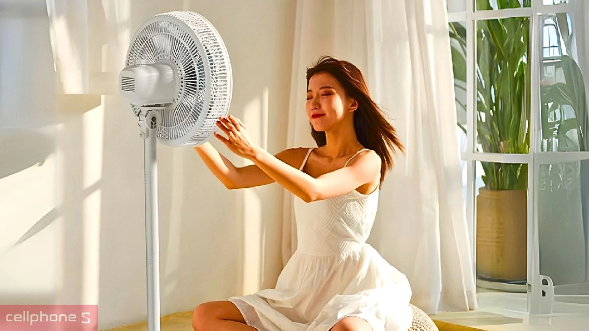 Thiết kế quạt đứng Fujihome 7 cánh SF3001 40 - 60W