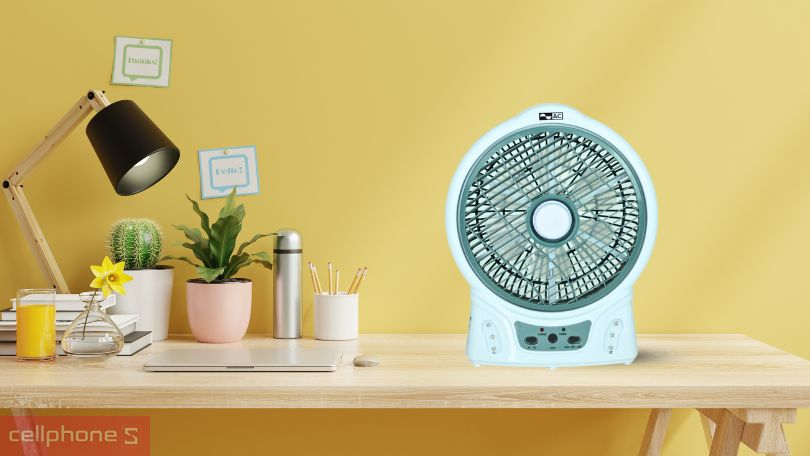 Quạt tích điện để bàn AC ARF03D106 nhỏ gọn, bền bỉ, 2 mức gió linh hoạt