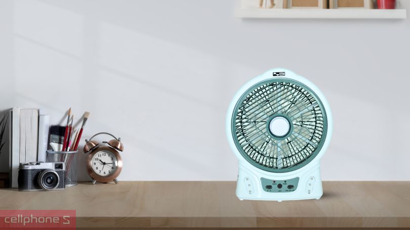 Vì sao nên mua quạt tích điện để bàn AC ARF03D106?