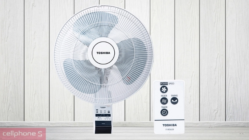 Bảng điều khiển nút nhấn, trang bị thêm remote tiện lợi