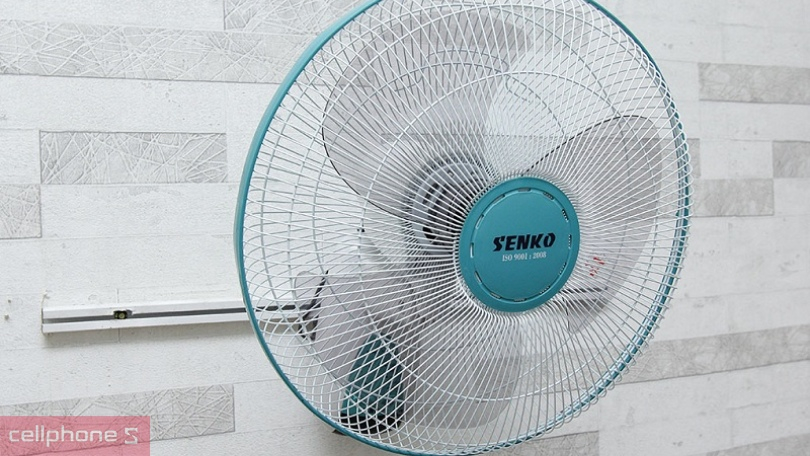 Quạt treo tường Senko