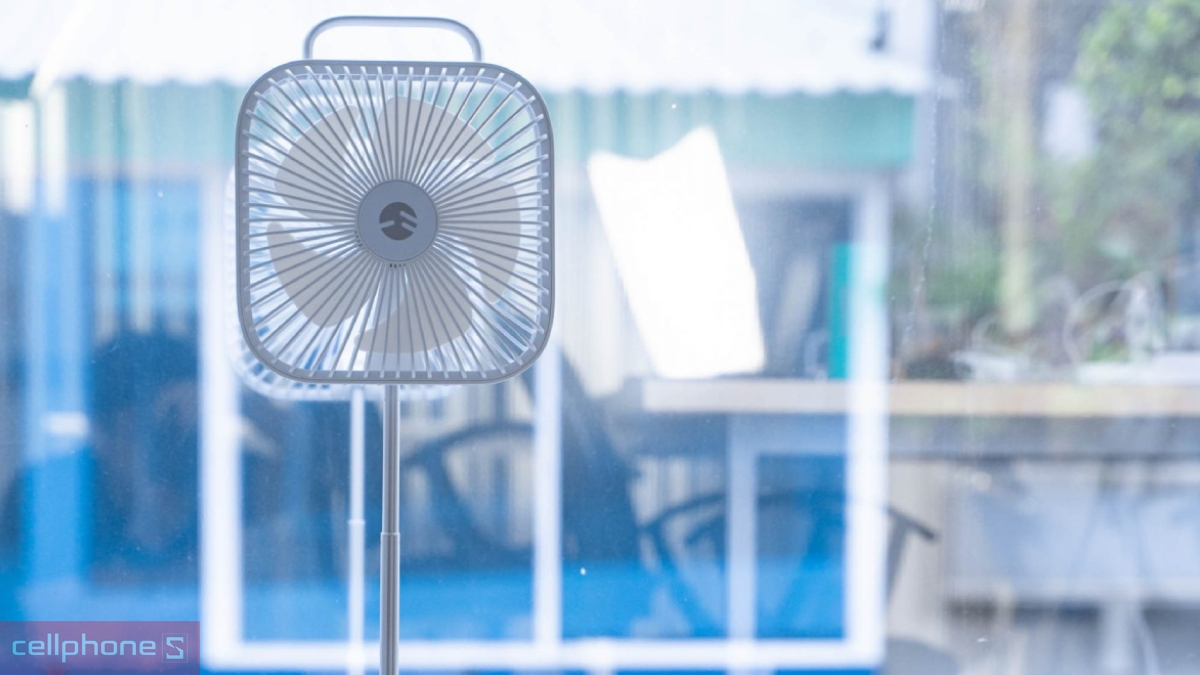 Quạt tích điện đứng