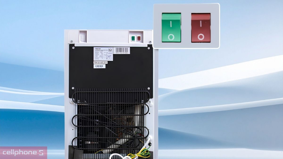 Công tắc nóng lạnh riêng biệt trên Cây nước nóng lạnh Toshiba RWF-W1669BV
