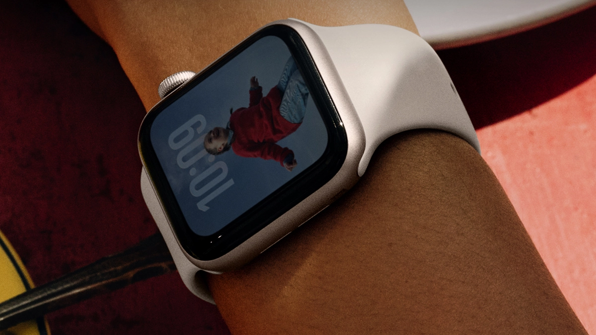 Apple Watch SE 3 40mm được trang bị mặt kính bảo vệ Ion-X