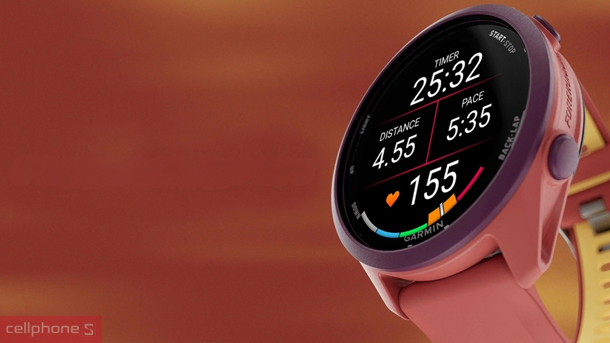 Giao diện đo lường chỉ số chạy bộ thời gian thực trên Garmin Forerunner 170 Music