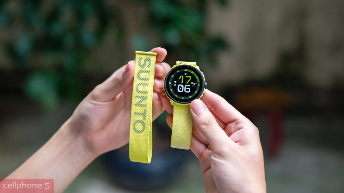 Suunto Run theo dõi hoạt động hằng ngày với dây đeo silicone