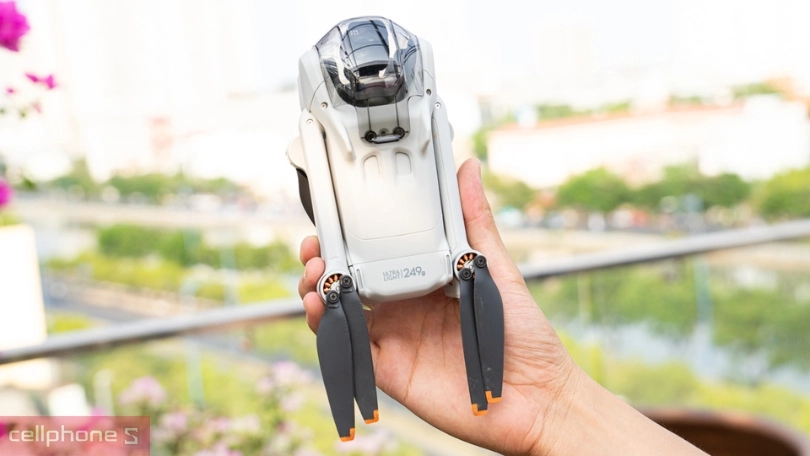 Gimbal 3 trục và Camera 4K