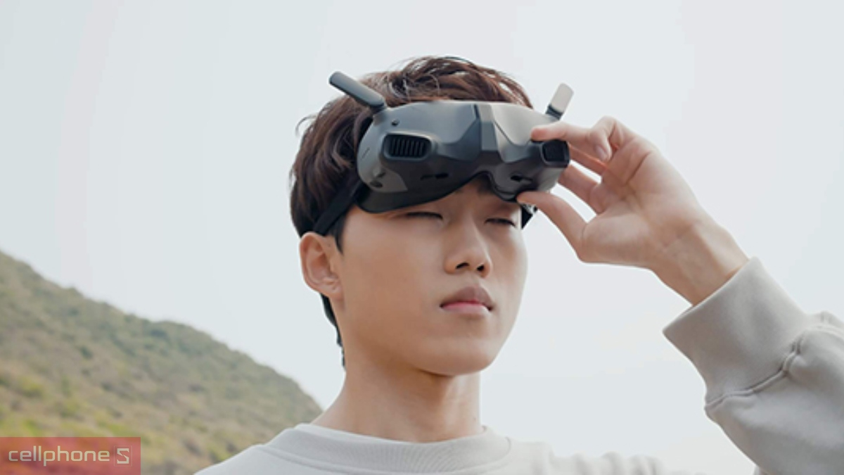 Thời lượng pin ấn tượng lên đến 2 giờ, hỗ trợ sạc khi sử dụng