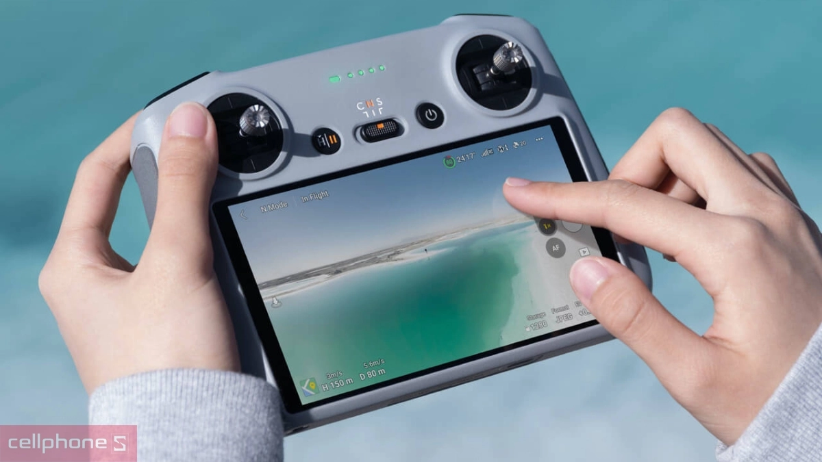 Kiểu dáng gọn nhẹ tiện lợi cầm nắm