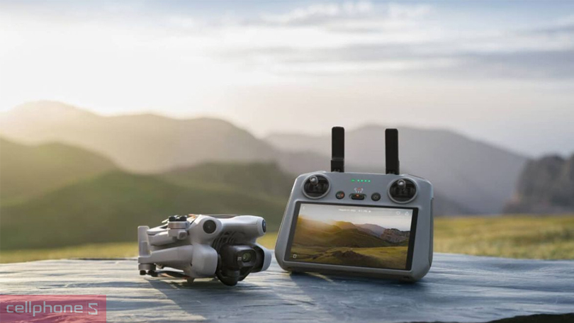 Flycam DJI dân dụng Mini 4 Fly More Combo Plus DJI RC 2 - Thiết kế siêu nhẹ, quay phim chuyên nghiệp, sắc nét