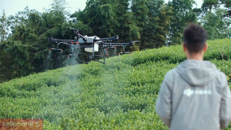 Vì sao nên mua flycam máy bay nông nghiệp phun thuốc trừ sâu DJI Agras T30