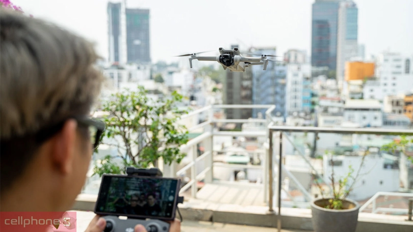 Flycam là từ viết tắt của Fly camera Flycam là gì? Công dụng máy bay Flycam