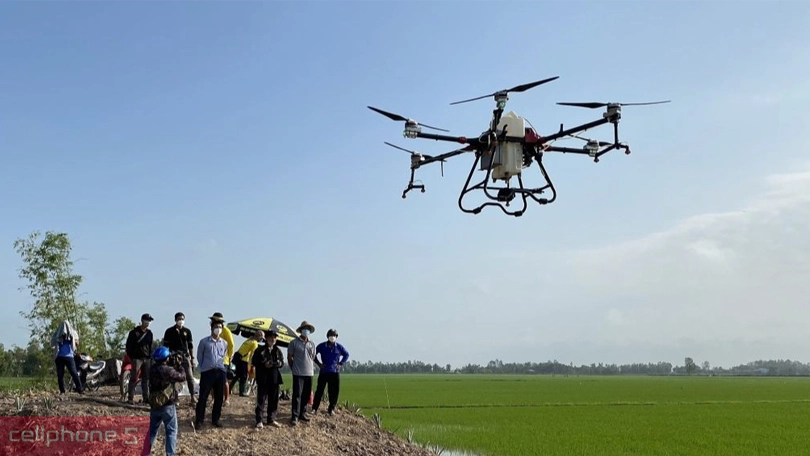 Lợi ích vượt trội khi sử dụng máy bay phun thuốc