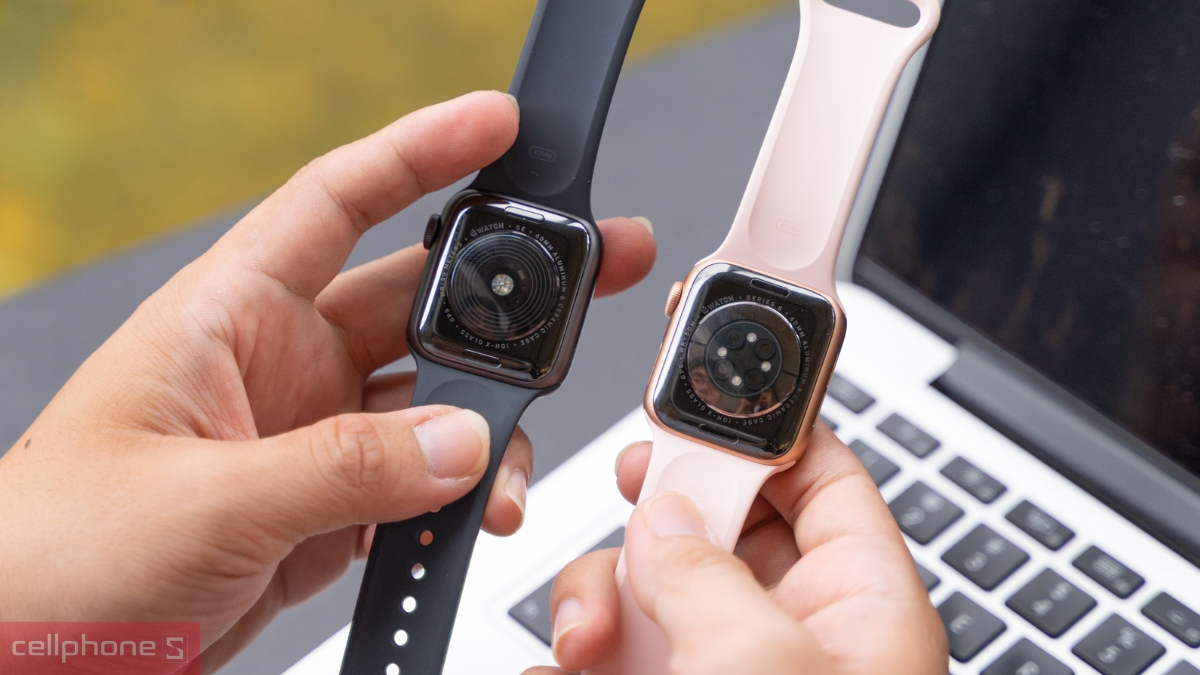 Kiểm tra ngoại hình và màn hình cảm ứng khi chọn mua Apple Watch cũ