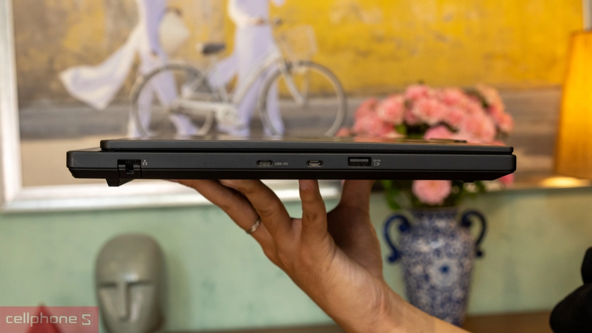 Laptop Lenovo Legion cũ trầy xước