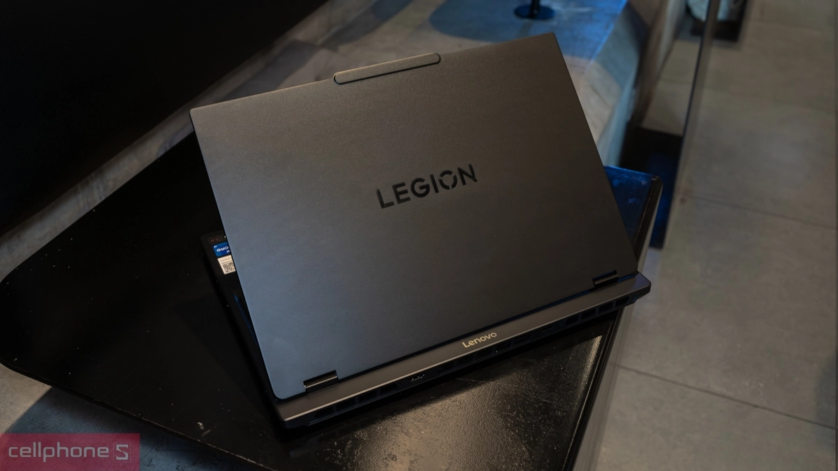 Lenovo Legion cũ có ngoại hình đẹp, thiết kế bền bỉ
