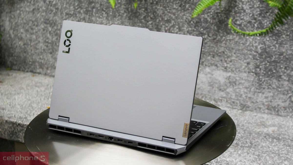 Lenovo LOQ cũ duy trì ngoại hình đẹp