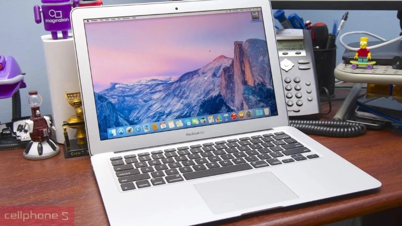 MacBookair 11インチ　マックブックエアー MacBook Air 11 inch MJVM2 chính hãng, mới 95% | CellphoneS.com.vn