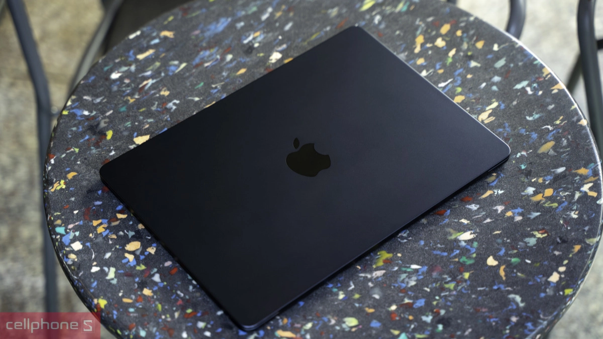 MacBook Air M2 cũ hiệu năng ổn định cho học tập và làm việc