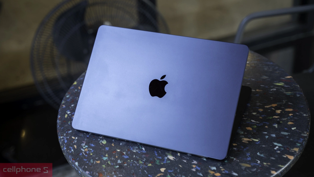 MacBook Air M2 cũ đa dạng kích thước, cấu hình và mức giá